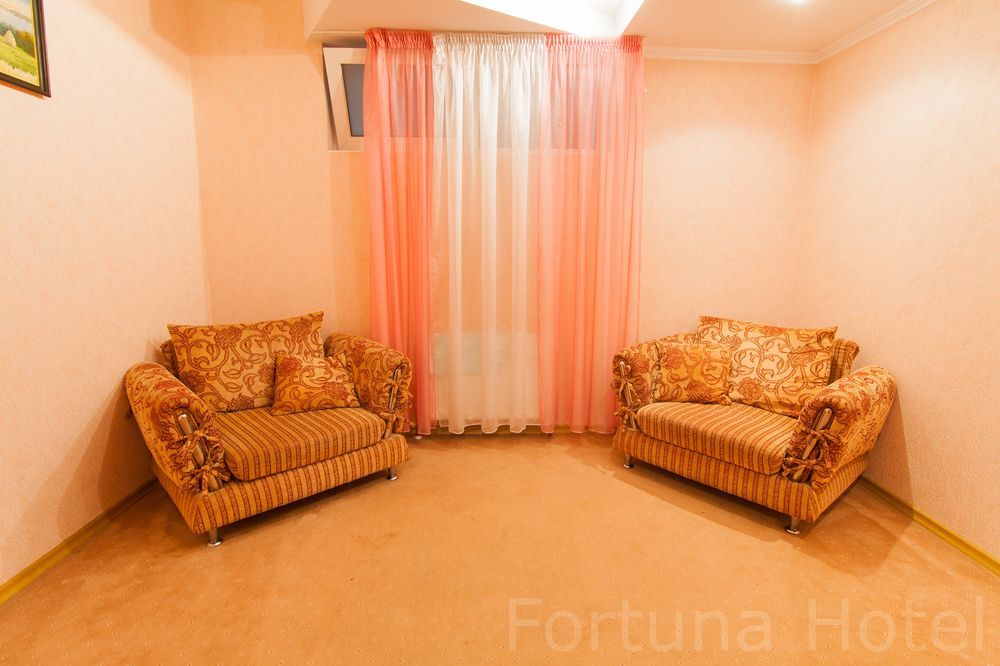 Fortuna Hotel คีชีเนา ภายนอก รูปภาพ