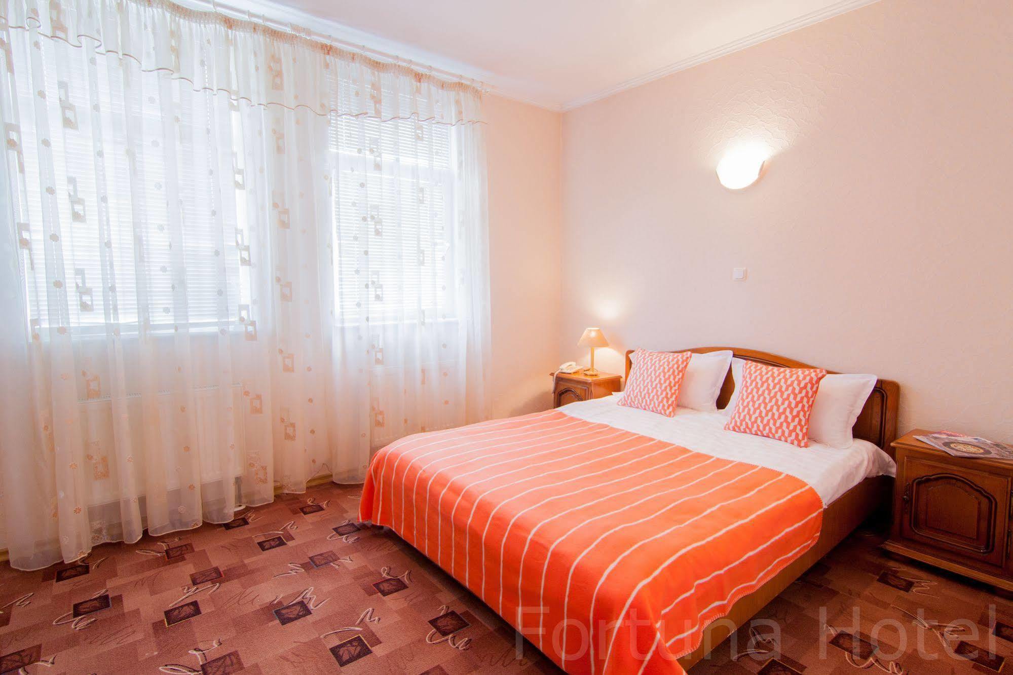 Fortuna Hotel คีชีเนา ภายนอก รูปภาพ