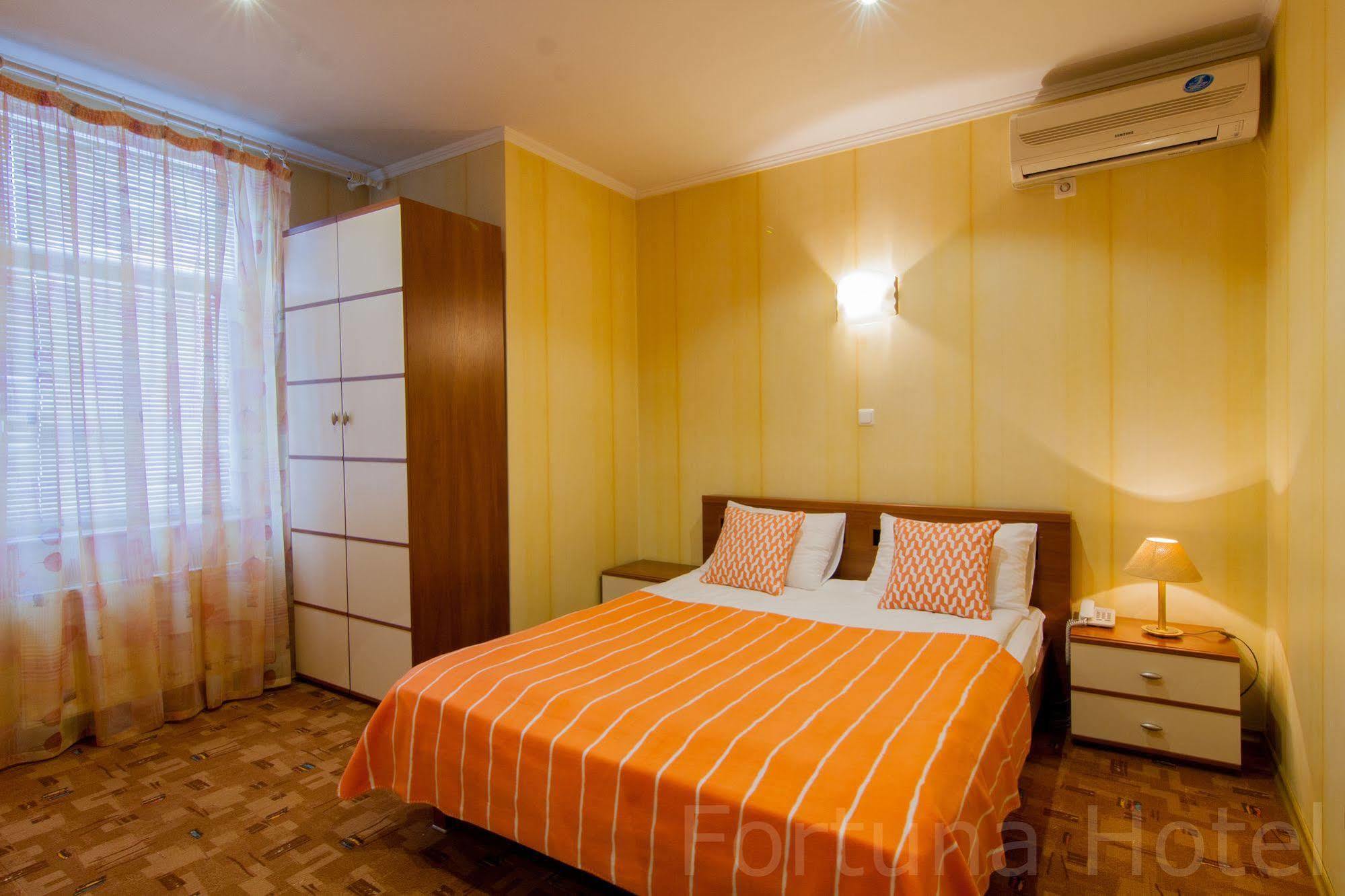 Fortuna Hotel คีชีเนา ภายนอก รูปภาพ