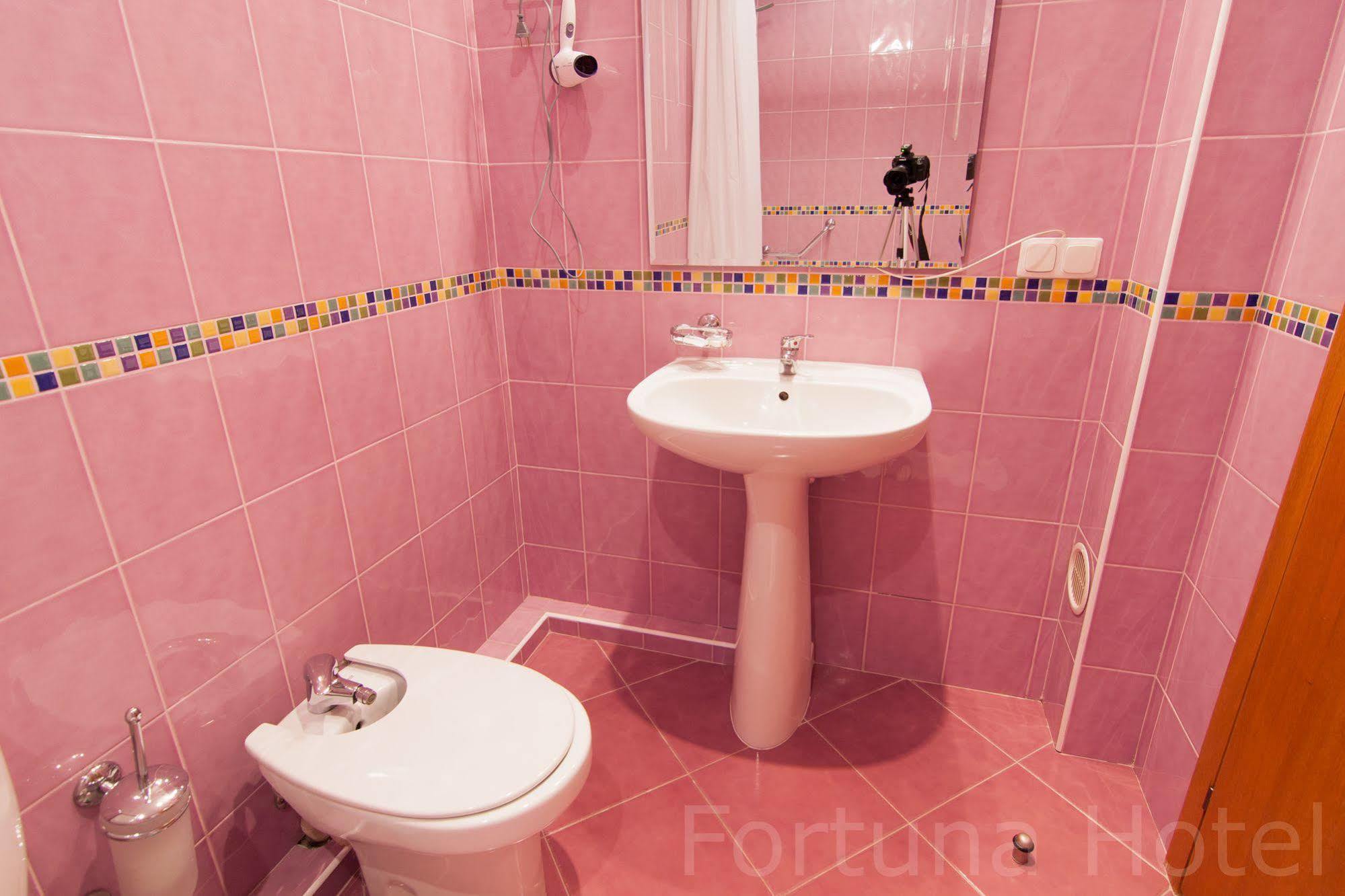 Fortuna Hotel คีชีเนา ภายนอก รูปภาพ